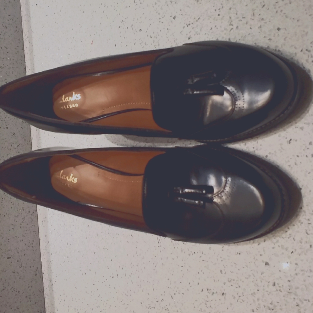 CLARKS Classic Tassel Loafer With Stacked Heel